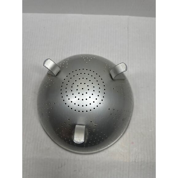 Vintage WEAR EVER Heavy Duty Aluminum -Colander Strainer- Footed Planter 3123 - Picture 5 of 5